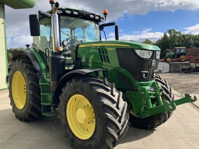 John Deere 6215R