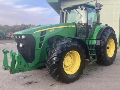 John Deere 8530