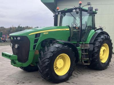 John Deere 8530