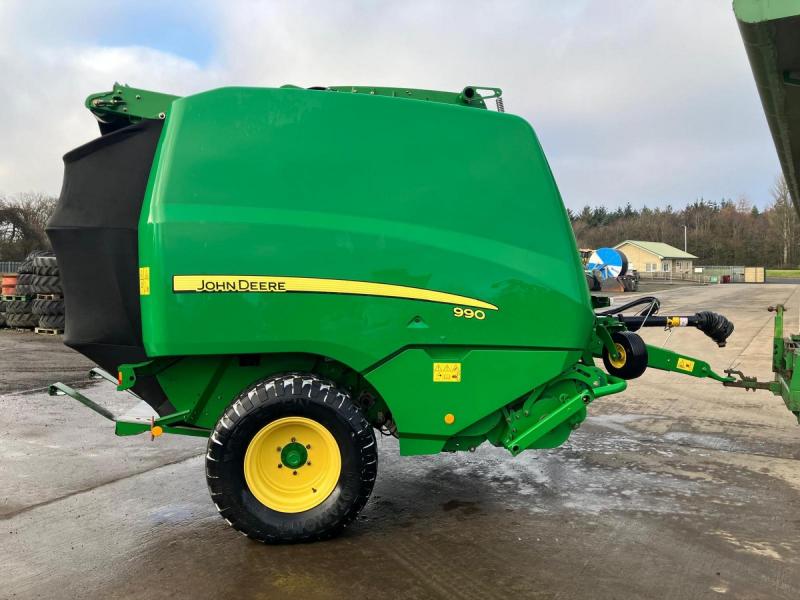 John Deere 990 Baler