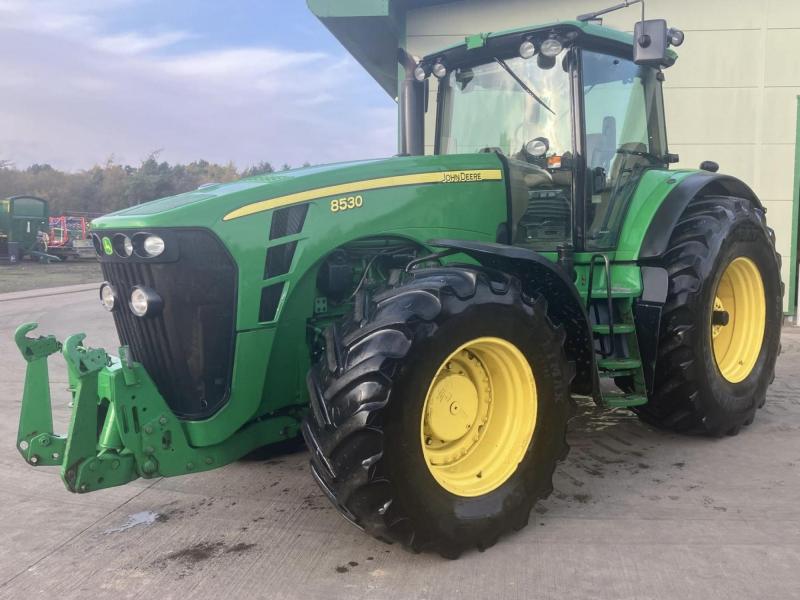 John Deere 8530